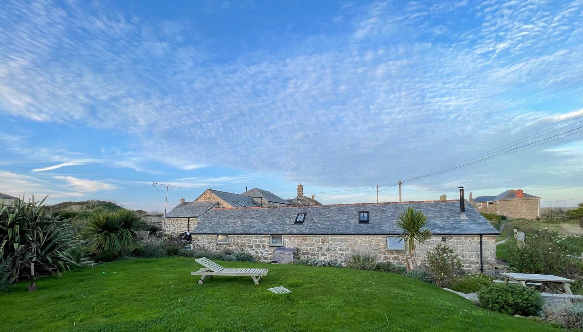 Trengothal Barn Apartment Porthcurno Exterior foto