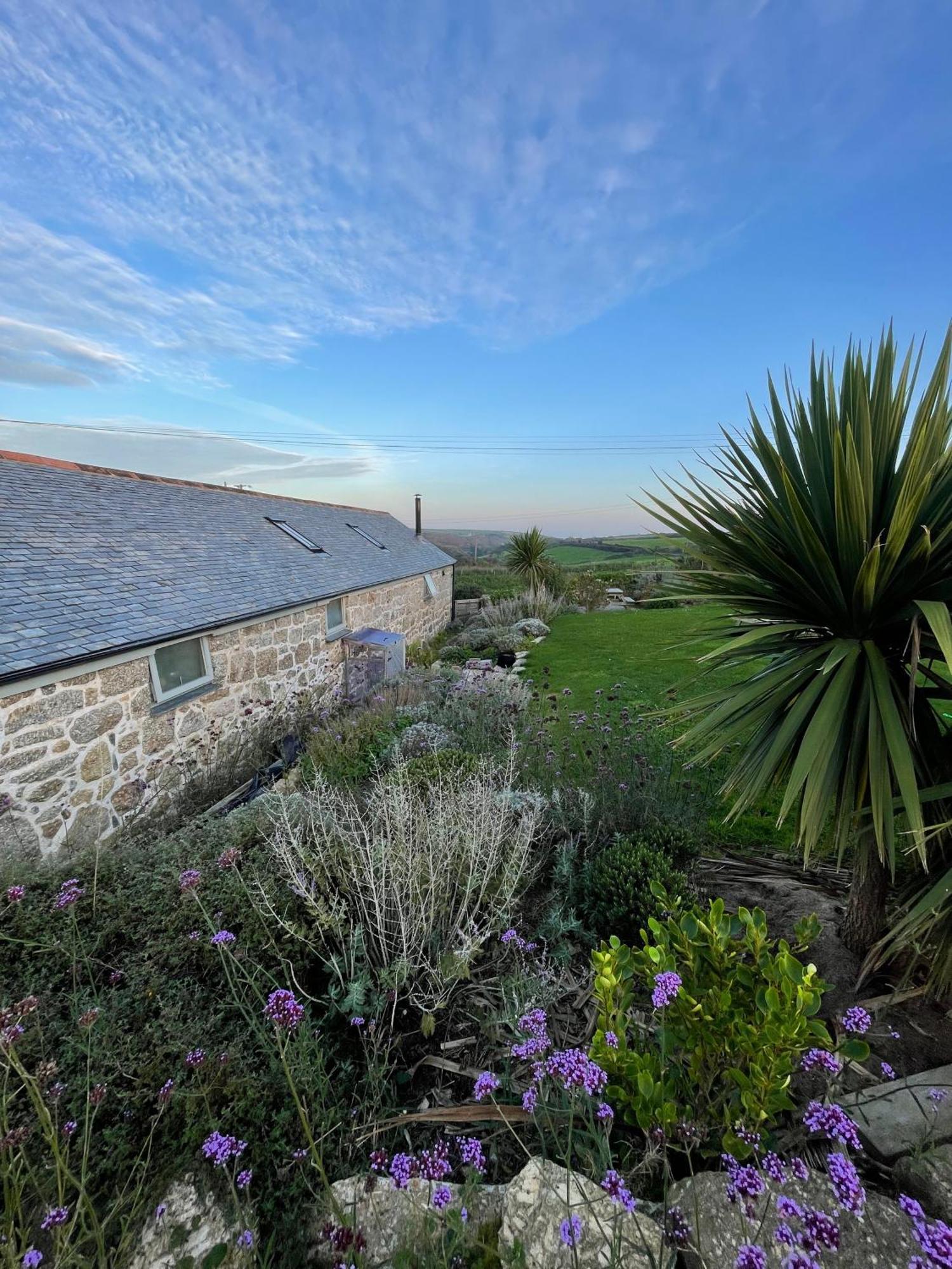 Trengothal Barn Apartment Porthcurno Exterior foto