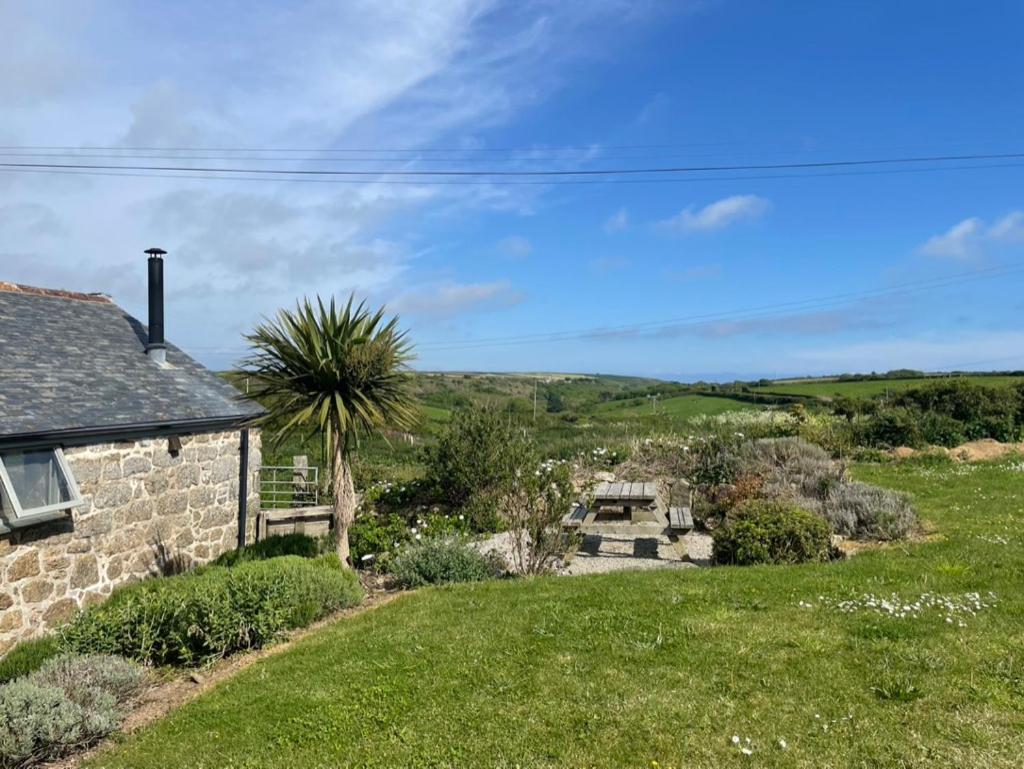Trengothal Barn Apartment Porthcurno Exterior foto
