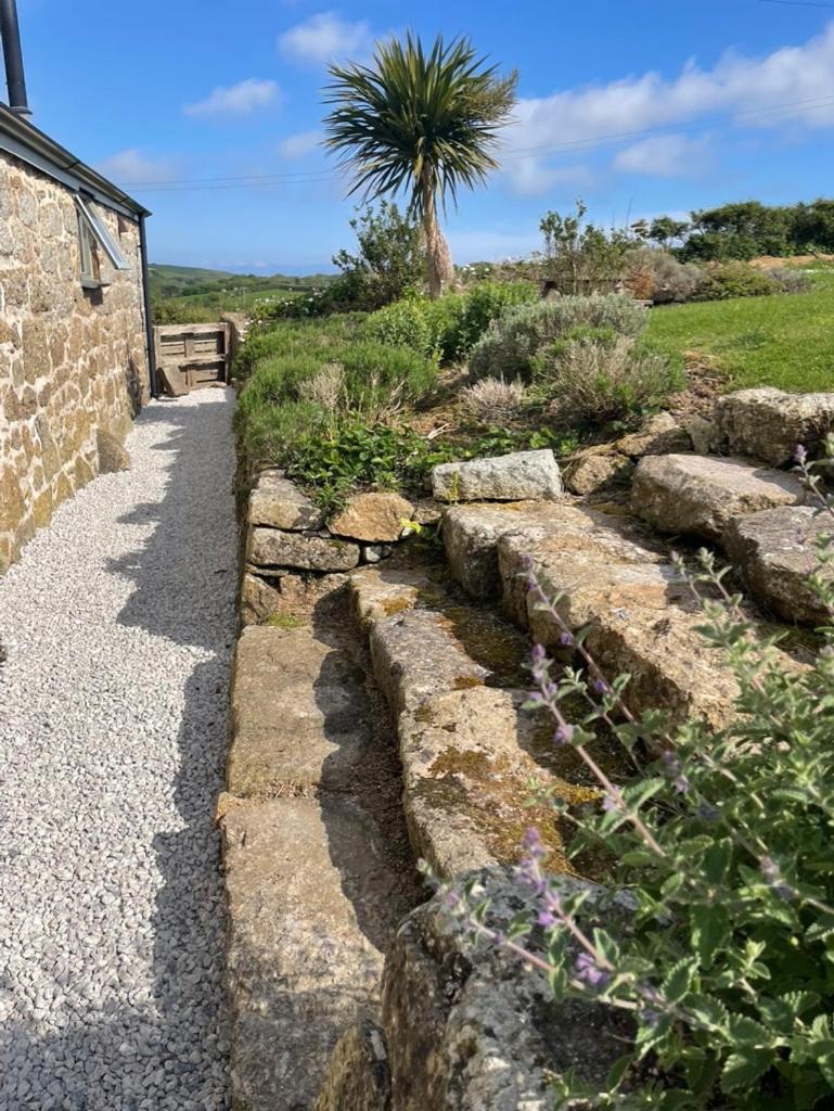 Trengothal Barn Apartment Porthcurno Exterior foto