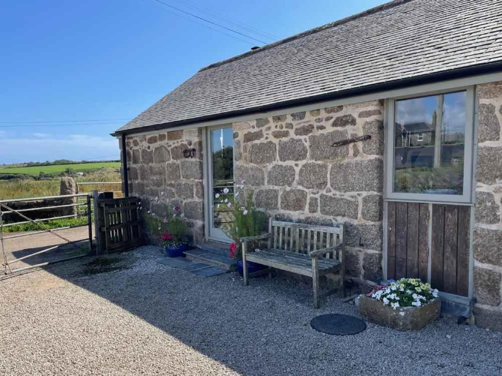 Trengothal Barn Apartment Porthcurno Exterior foto